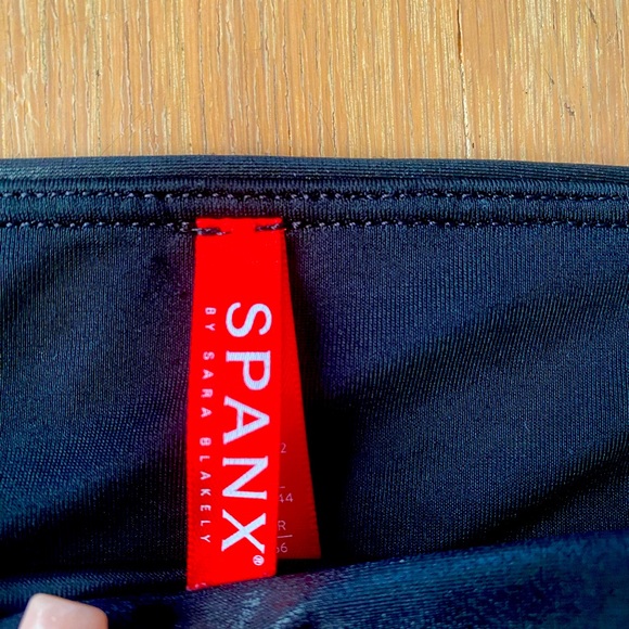 SPANX Medium Petite Faux Leather Leggings - Picture 5 of 7